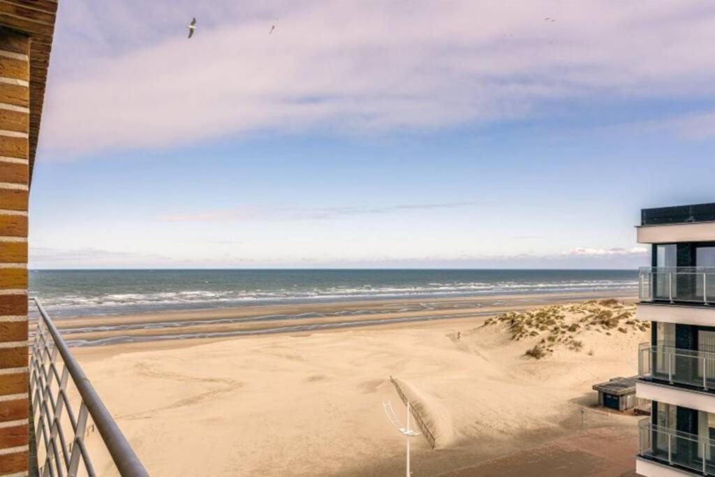 Appartment With Frontal Sea View With 3 Bedrooms Koksijde Zewnętrze zdjęcie