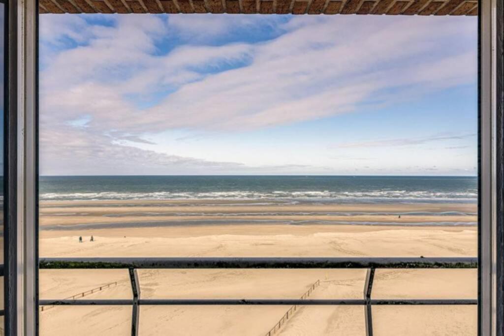 Appartment With Frontal Sea View With 3 Bedrooms Koksijde Zewnętrze zdjęcie