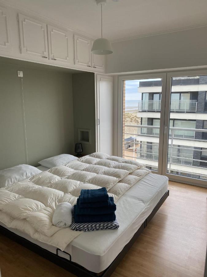 Appartment With Frontal Sea View With 3 Bedrooms Koksijde Zewnętrze zdjęcie