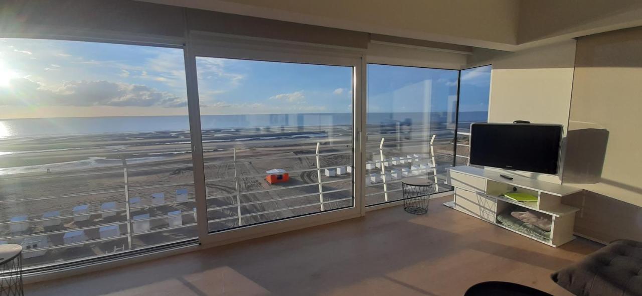 Appartment With Frontal Sea View With 3 Bedrooms Koksijde Zewnętrze zdjęcie